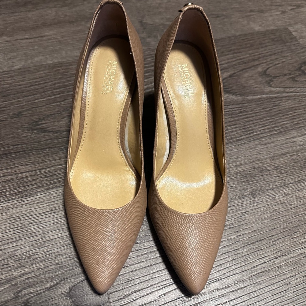 Michael Kors Women's Tan pumps Heels